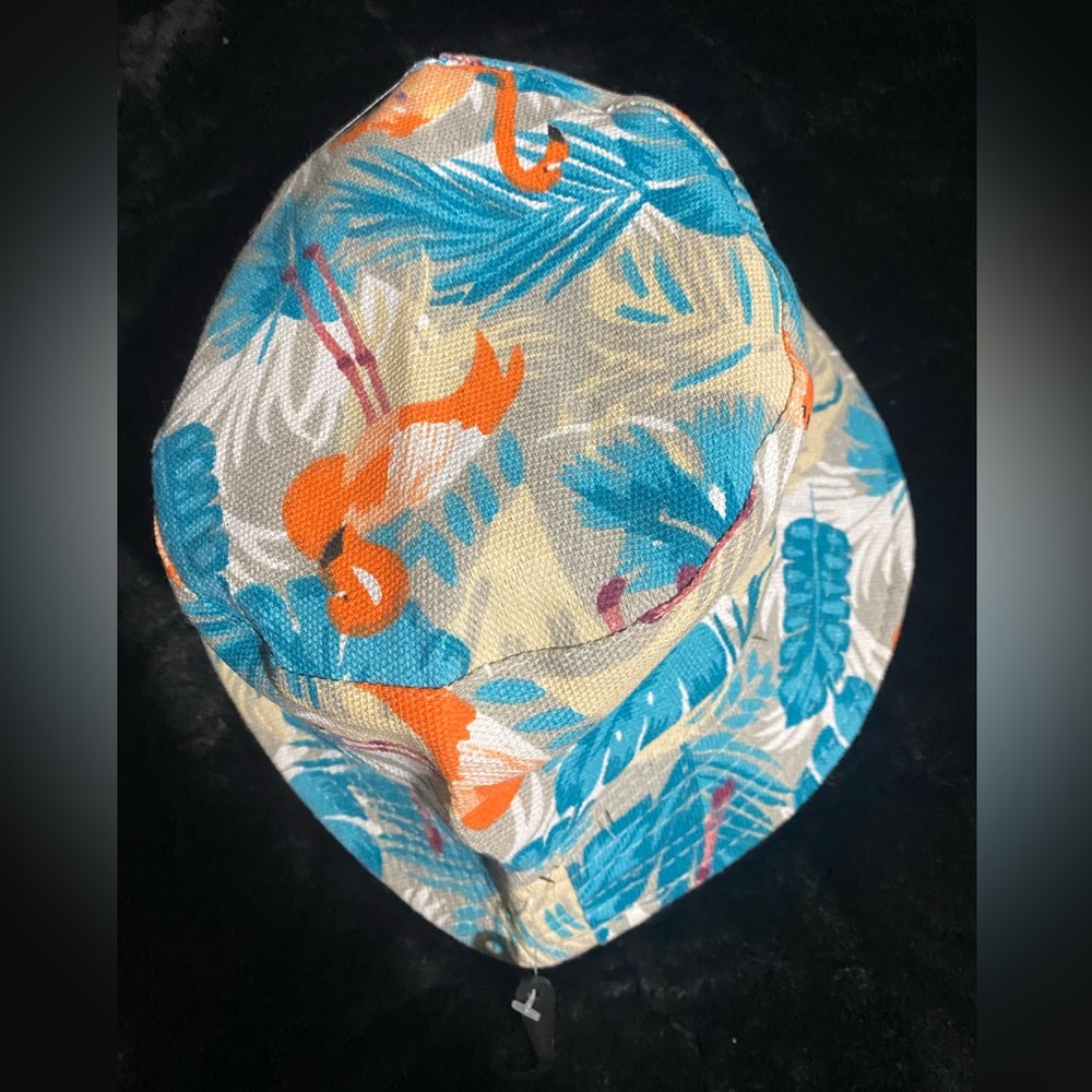 Bucket hat (new )